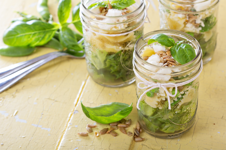 Pastasalade met avocado en cashewnoten
